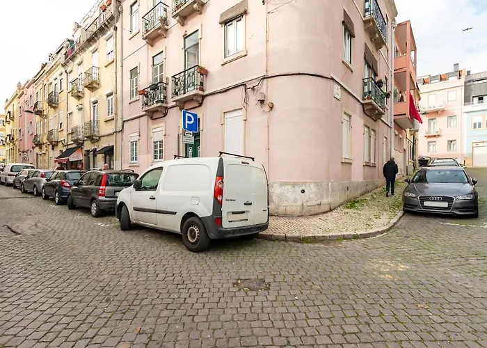 Apartment Say What Lisbon? — Street Art / Family *